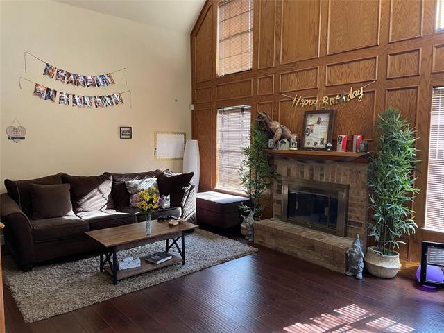 Building Photo - 2302 Oakcrest Dr