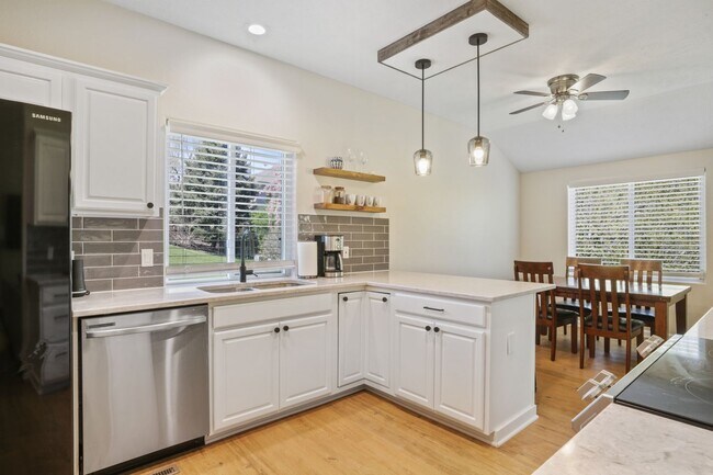 Building Photo - Stunning Raised Ranch | 4 Bedroom 3 Bathro...