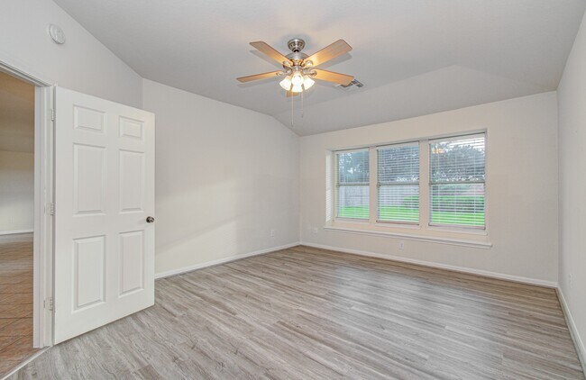 Building Photo - 1904 Roaring Springs Ct