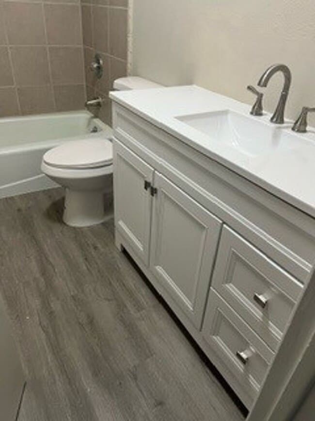 Building Photo - Beamer Duplex