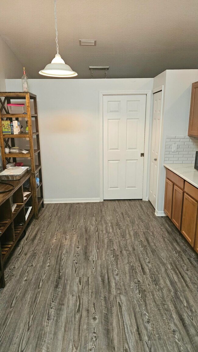 Building Photo - 9024 100th Ct