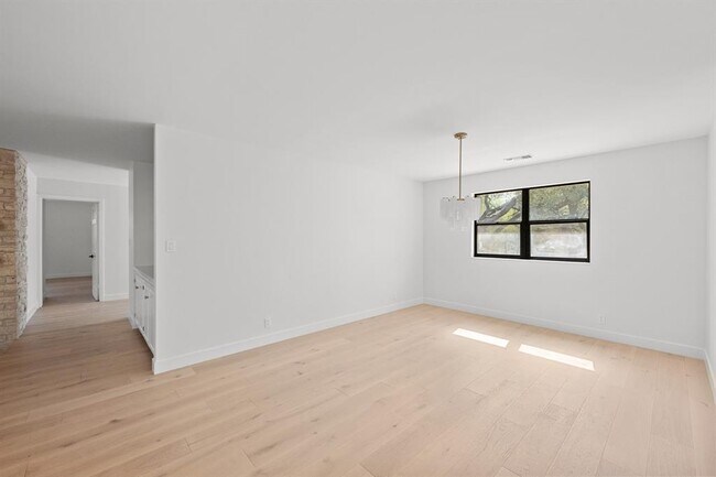 Building Photo - 302 Westlake Dr