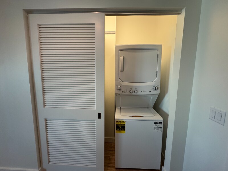 Building Photo - 167 N Desplaines St