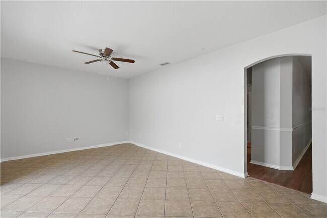 Building Photo - 10215 Lakeside Vista Dr