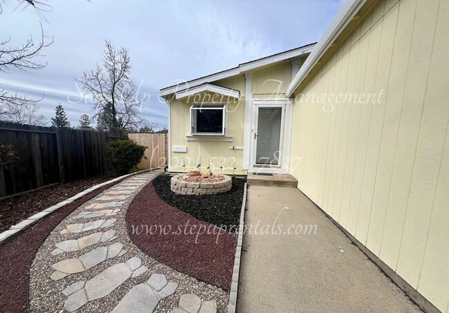 Building Photo - Inviting 2 Bedroom Soulsbyville Home with ...