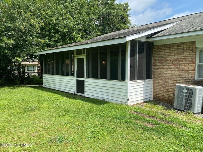 Building Photo - 110 Birch Rd