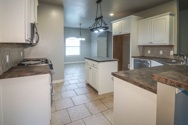 Building Photo - New vinyl plank in bedrooms, hall, new paint, new heat & air conditioning system 2025, large livi...