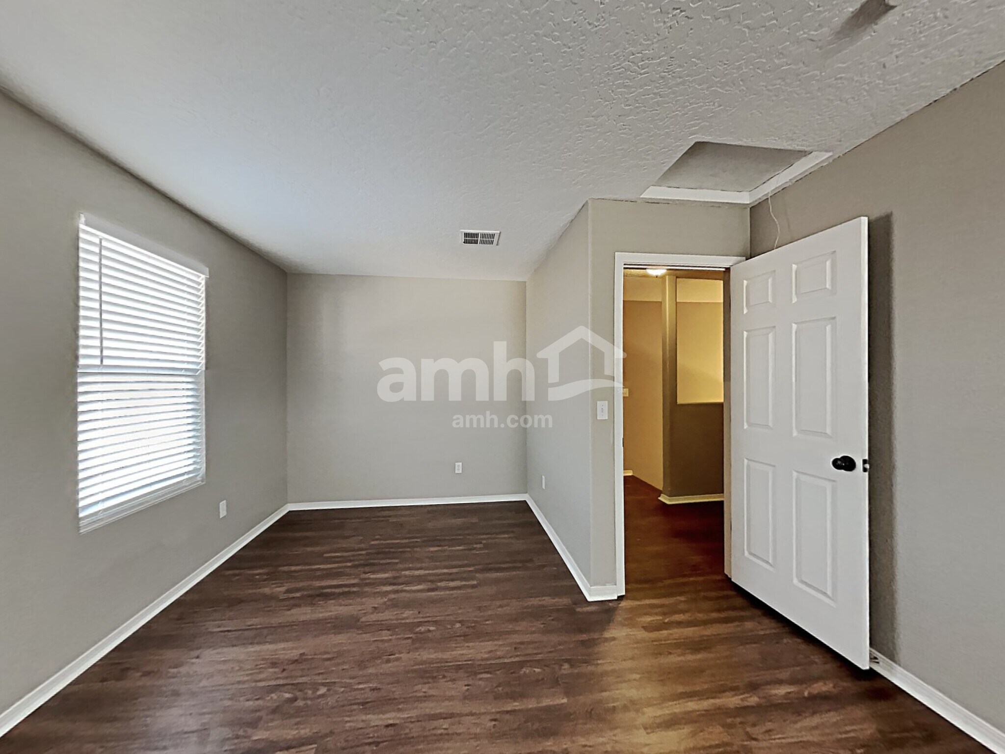 Building Photo - 1038 N Cambrick Dr