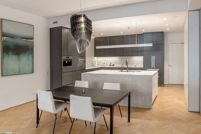 Building Photo - 1917 S Calumet Ave