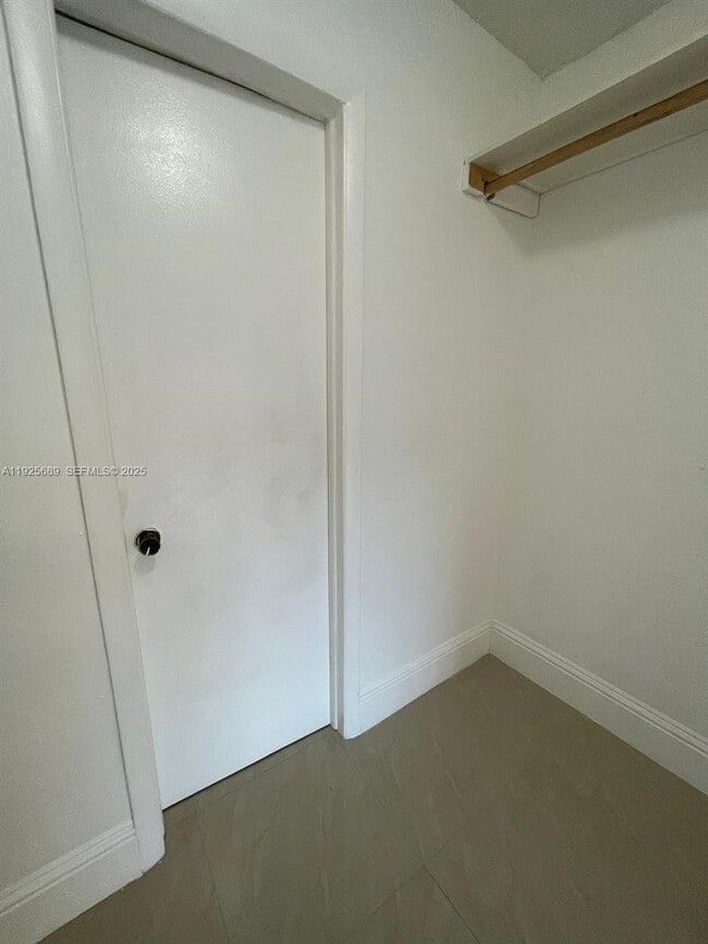 Building Photo - 9375 Fontainebleau Blvd