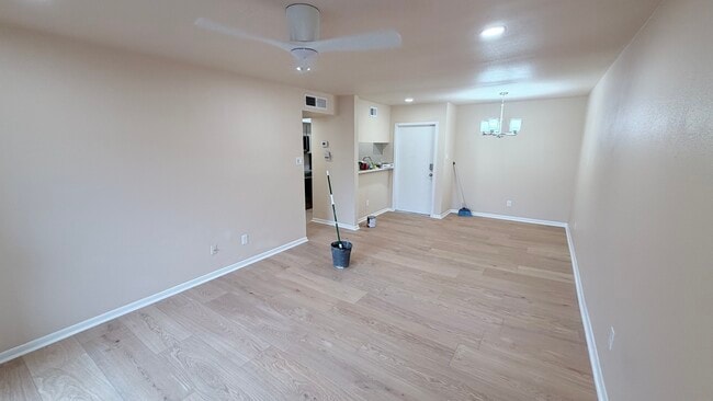 Building Photo - 8435 Hearth Dr