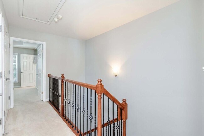 Building Photo - 2345 Limehurst Dr