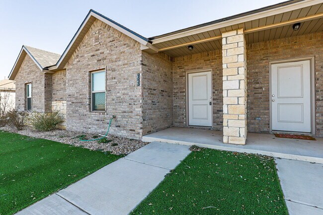 Building Photo - Newer Townhome Located South Of Town Near ...