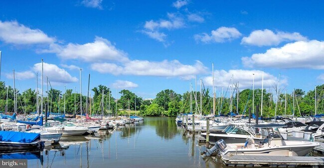 Building Photo - 705 Lyles Ln