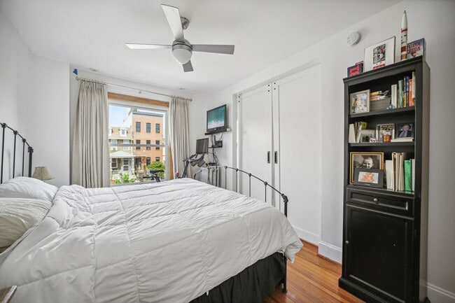 Building Photo - Modern Rowhome with Private Parking Pad! AVAILABLE NOW!