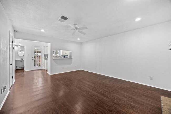 Building Photo - 802 Banister Ln