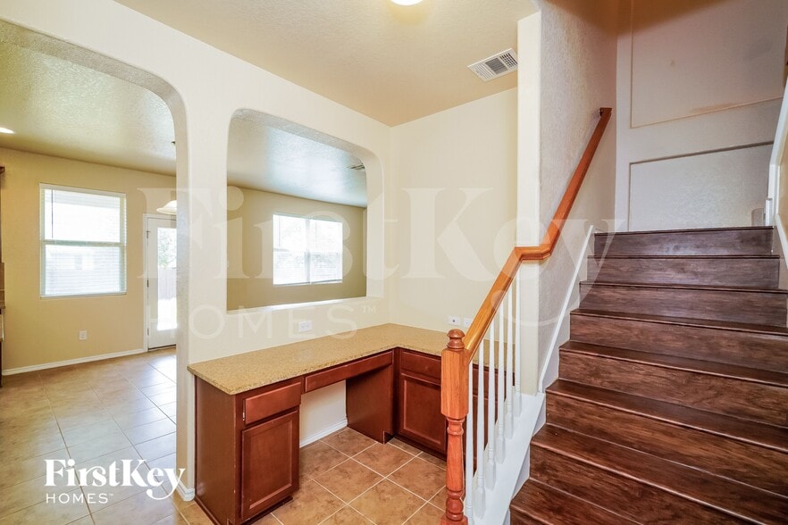 Building Photo - 2546 Just My Style