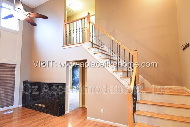 Building Photo - 1140 SW Huntington Rd