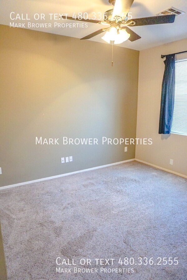 Building Photo - 1362 W Roadrunner Dr