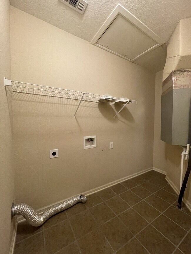 Building Photo - Luxurious 3-Bedroom Condo in Panama City, FL with Spacious Layout and Modern Amenities!