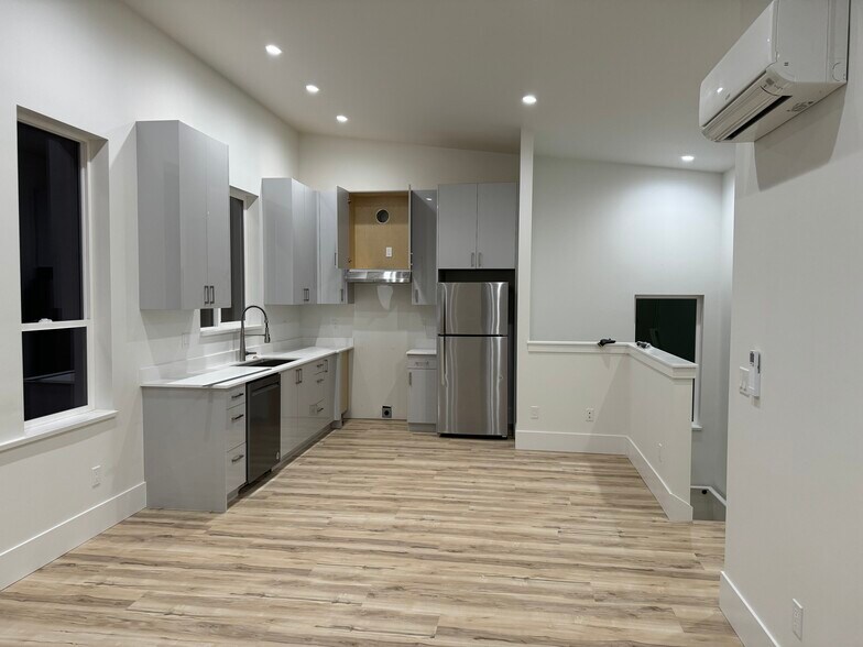 Building Photo - 1153 Old Marine Dr