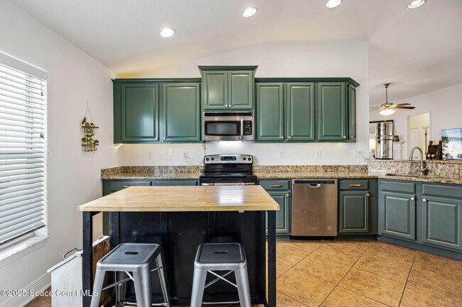 Building Photo - 1236 Alaqua Way