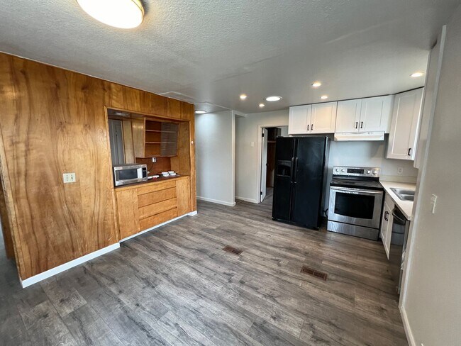 Building Photo - Bremerton Duplex