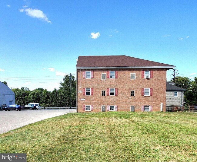 Building Photo - 311 W 4th St