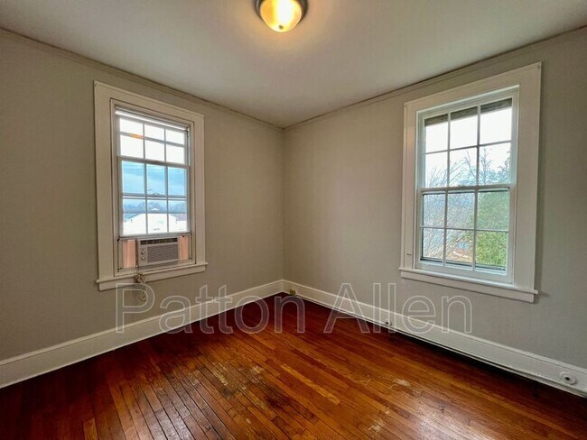 Building Photo - 116 E Chestnut St