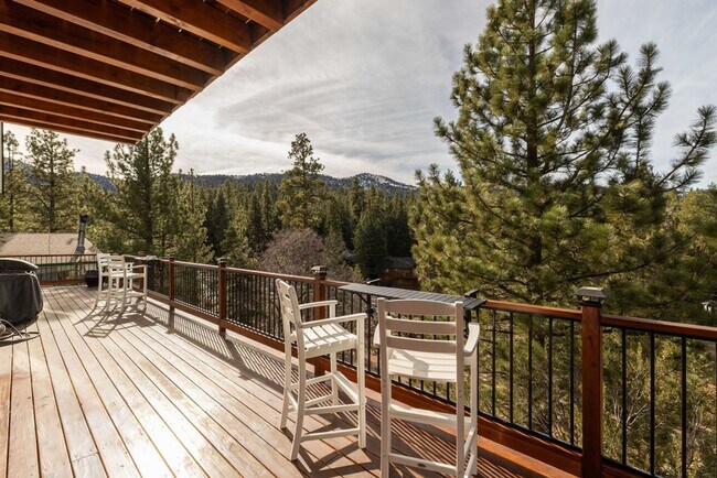 Building Photo - Stunning 4-Bedroom Home with Amazing Views, EV Charger & Solar in Big Bear!