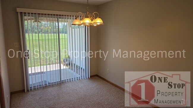 Building Photo - 1105 NW Willow Dr