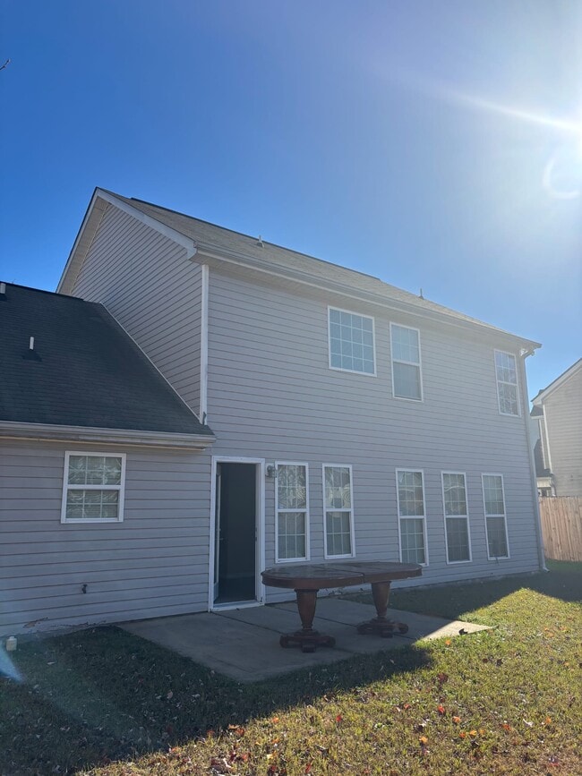 Building Photo - 121 Faybrook Dr