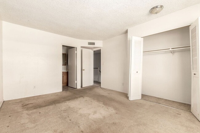 Building Photo - 5742 N 43rd Dr
