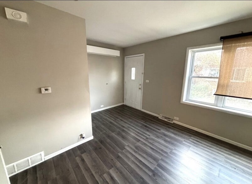 Primary Photo - 929 W North Ave