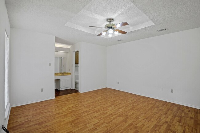 Building Photo - 215 E Pritchard Ln