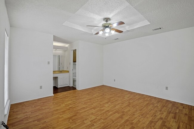Building Photo - 223 E Pritchard Ln