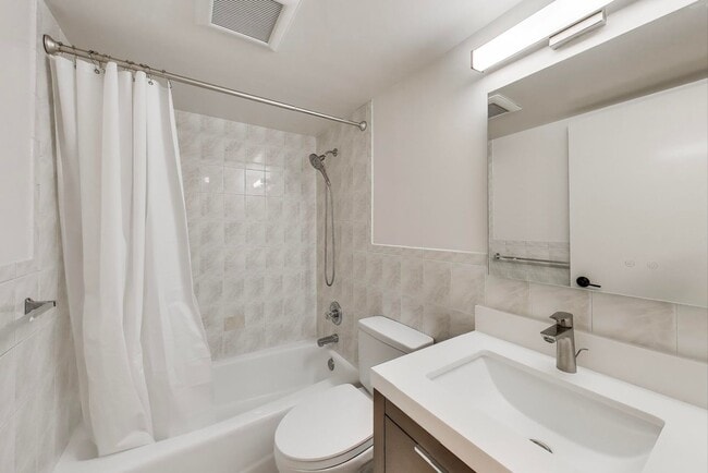 Building Photo - Beautiful Updated 3BD/2BA + Bonus Room Hom...