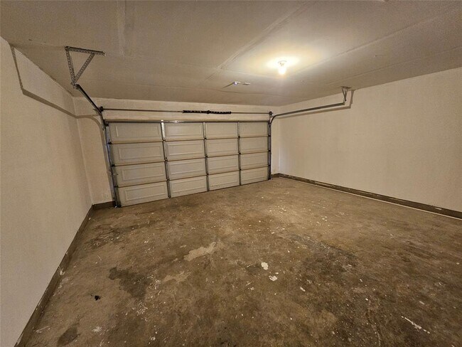 Building Photo - 5213 English Glade Dr