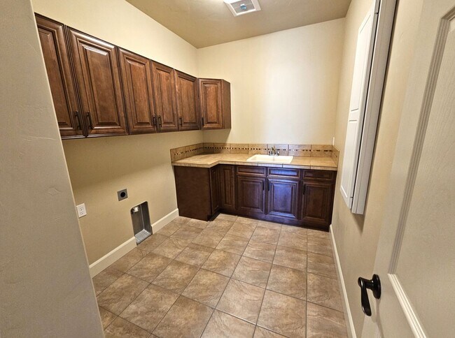 Building Photo - 2817 Tuscanna Dr
