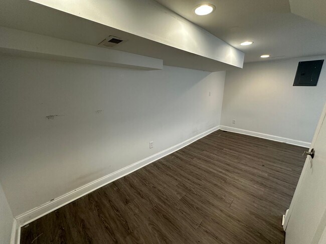 Building Photo - 2211 Neil Ave