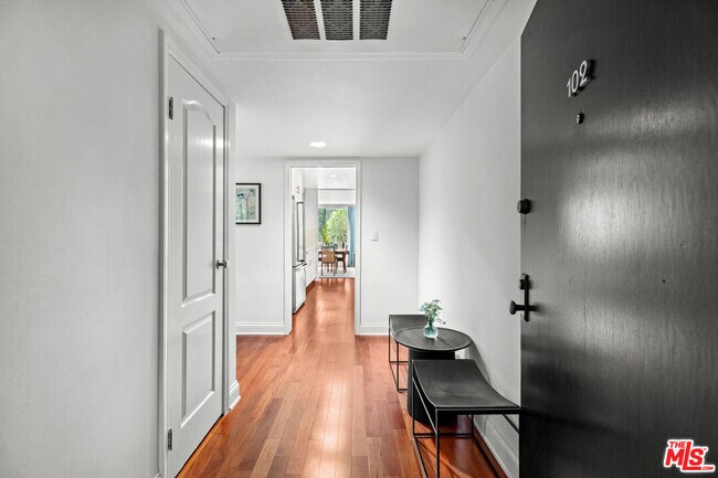 Building Photo - 851 Kings Rd