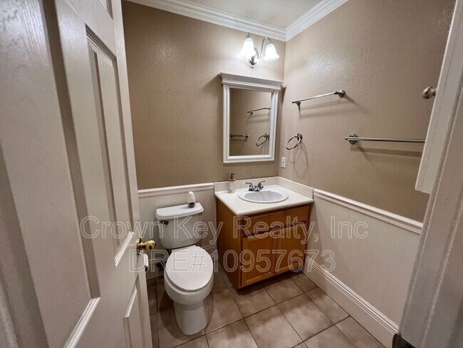 Building Photo - 673 Nacomis Ct