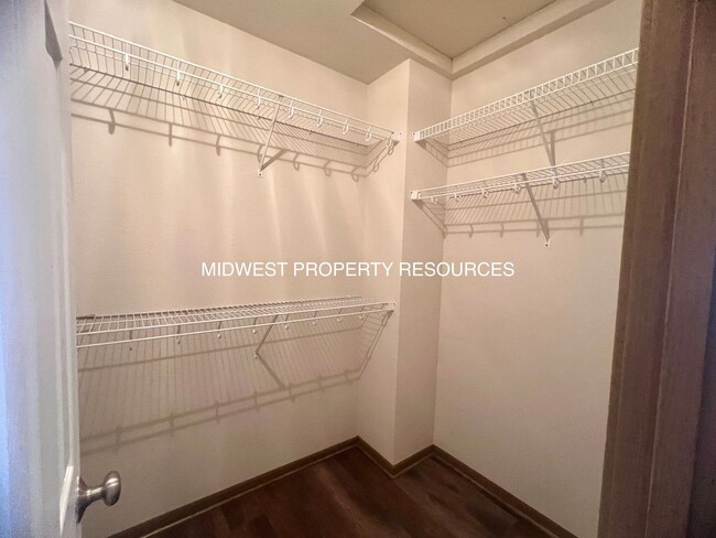 Building Photo - Spacious 3 Bedroom, 2 Bath Townhome availa...