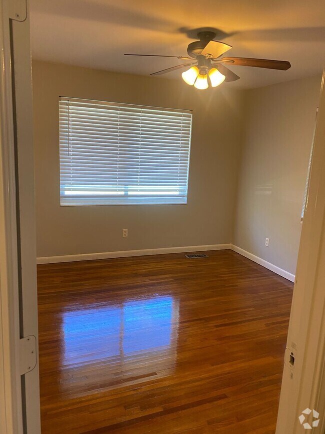 Building Photo - MOVE IN READY! MOVE IN SPECIAL AVAILABLE!!...