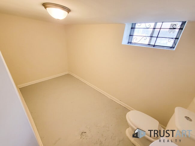 Building Photo - 3 Bedroom House in Belfield
