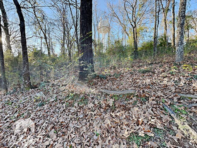 Building Photo - 629 Bennett Dr