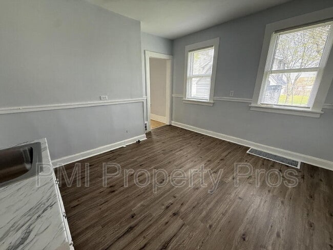 Building Photo - 3109 W Walnut St