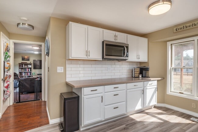 Building Photo - Spacious and Beautiful Home with Private Apartment!