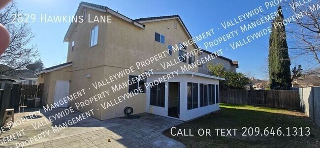 Building Photo - Tracy 3 Bedroom 2.5 Bathroom Home