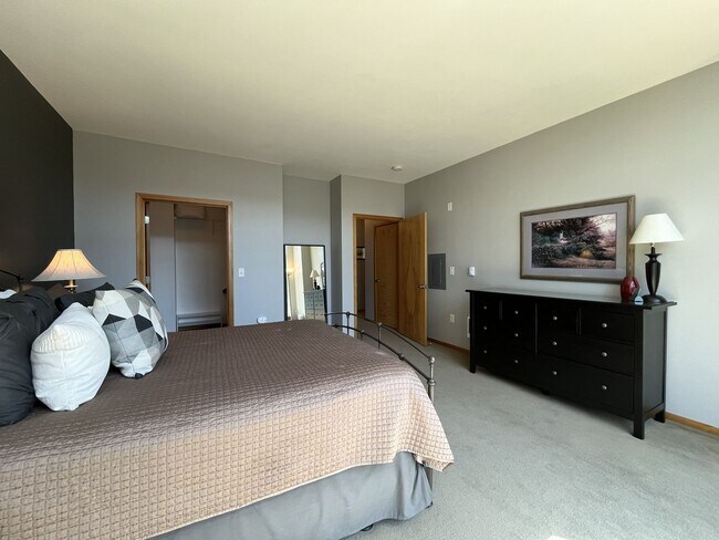 Building Photo - Top-Floor Pearl District Condo with Floor-to-Ceiling Windows, Courtyard Views & In-Unit Washer/Dryer